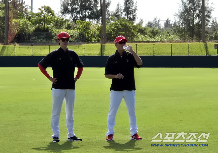 "토할 것 같아요"…'지옥' 8km 뛰고 6㎞ 더, KIA 日 코치의 강…