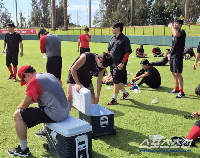 "토할 것 같아요"…'지옥' 8km 뛰고 6㎞ 더, KIA 日 코치의 강…