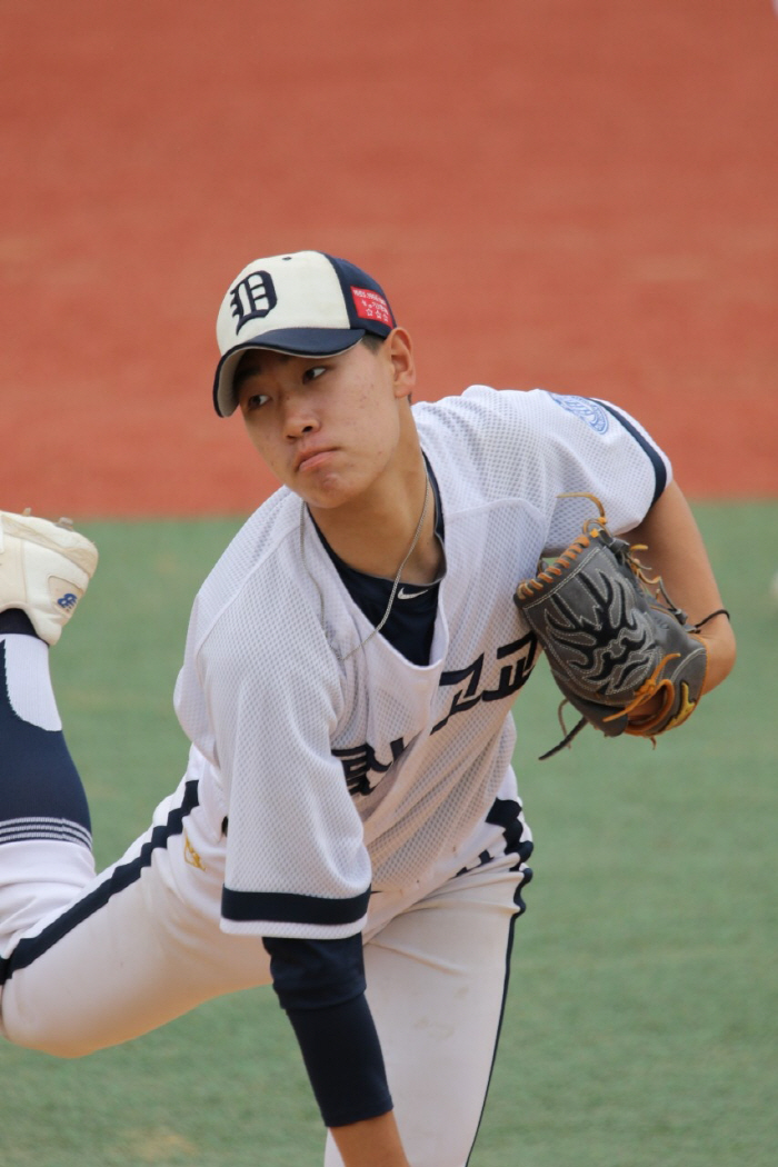 '롯데 1R 신인' 신동건, 고교 최동원상 수상 "심사위원 47.2% 지지"…1000만원 품에 안았다