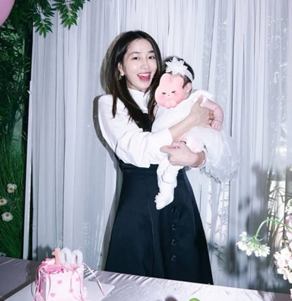 '이병헌♥' 이민정, 24시간만 육아 비상 "독감→중이염·축농증, 전쟁 …