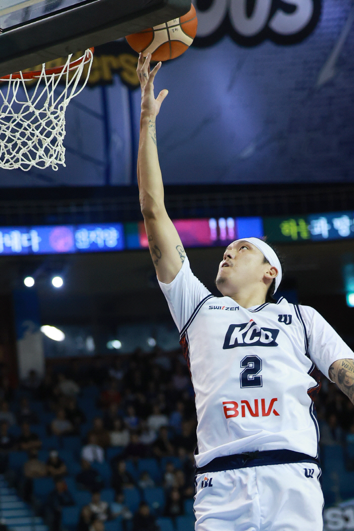 [오피셜]'최준용 3년만에 복귀' 전희철 감독이 이끄는 男 대표팀, '中 격돌' 亞 예선 명단 발표