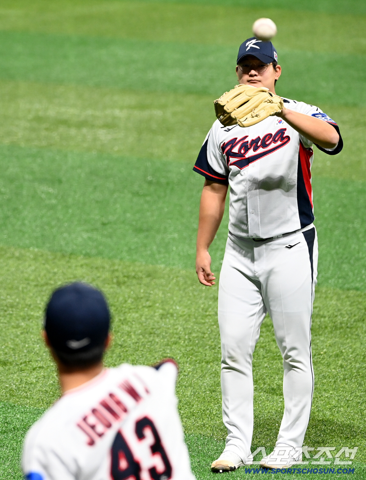 [포토] 김서현-정우주, 대표팀에서도 캐치볼 짝꿍