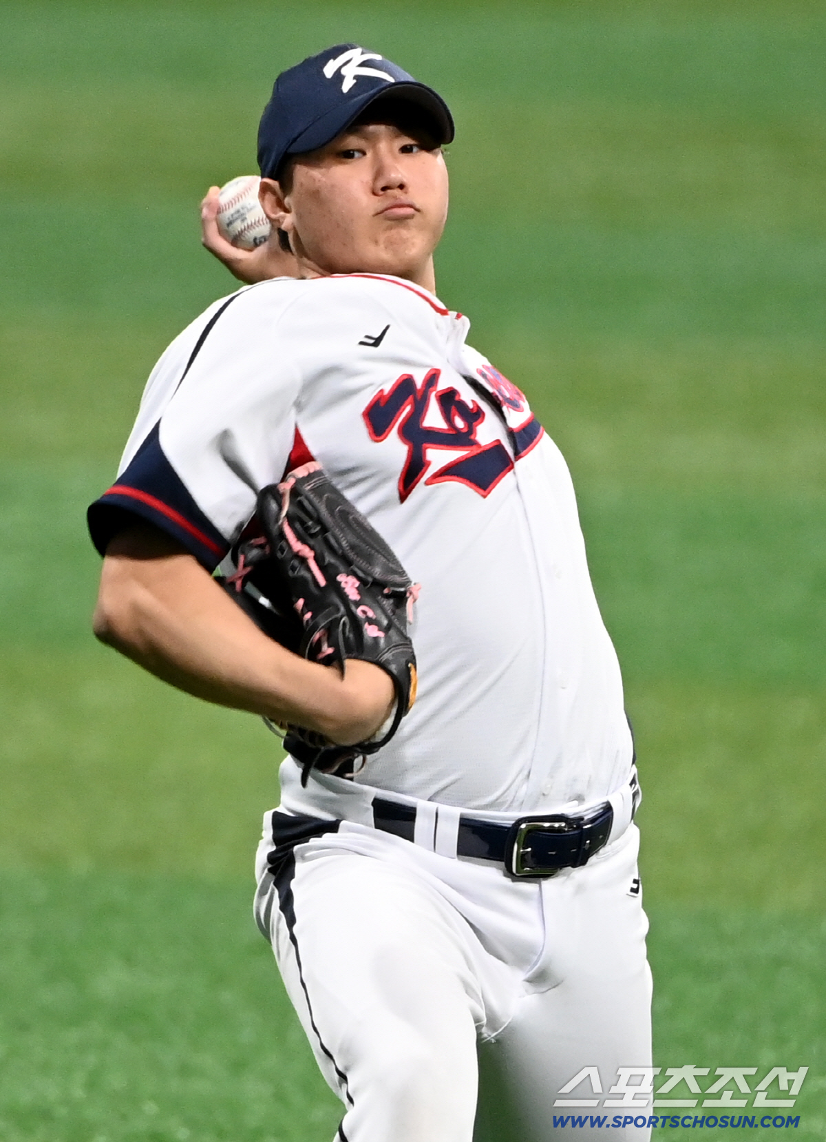 [포토] 배찬승, 공인구로 캐치볼 중