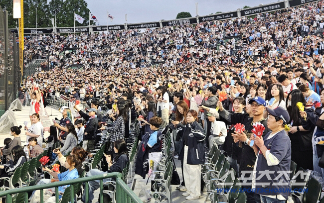 '젊음'과 '돈'이 몰리는 프로야구, '1조원' 산업으로 성장 → 120…