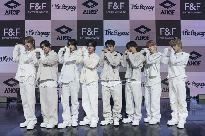 [SC현장] "2025 최고의 신인"…아홉, '러프 청춘'으로 그려낼 성…