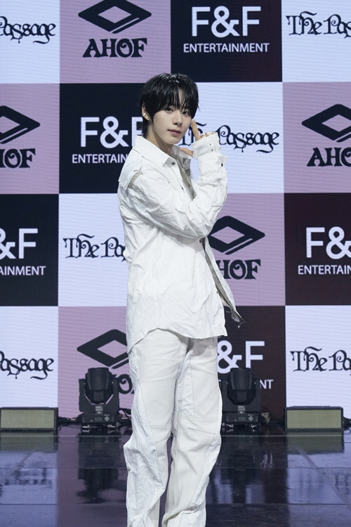 [SC현장] "2025 최고의 신인"…아홉, '러프 청춘'으로 그려낼 성…