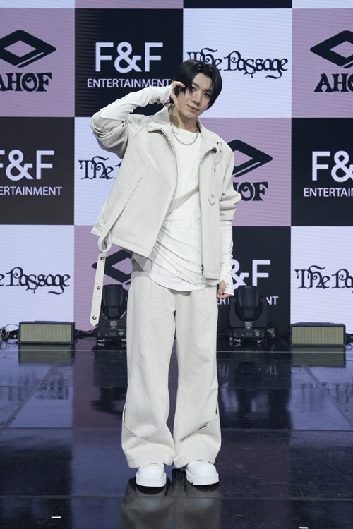 [SC현장] "2025 최고의 신인"…아홉, '러프 청춘'으로 그려낼 성…