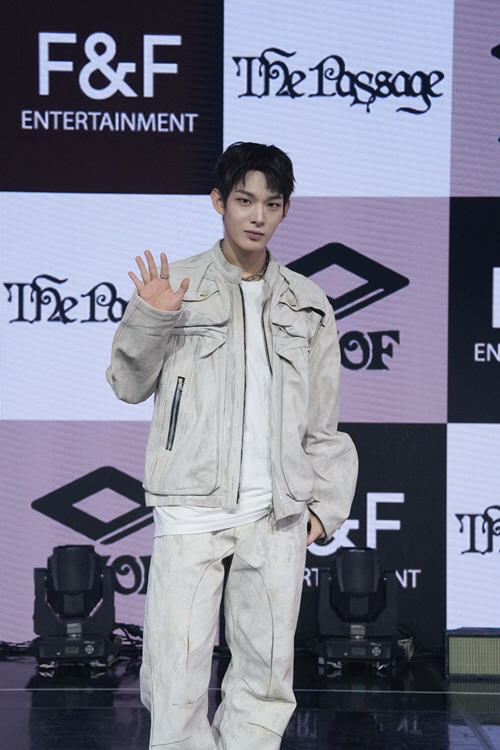 [SC현장] "2025 최고의 신인"…아홉, '러프 청춘'으로 그려낼 성…