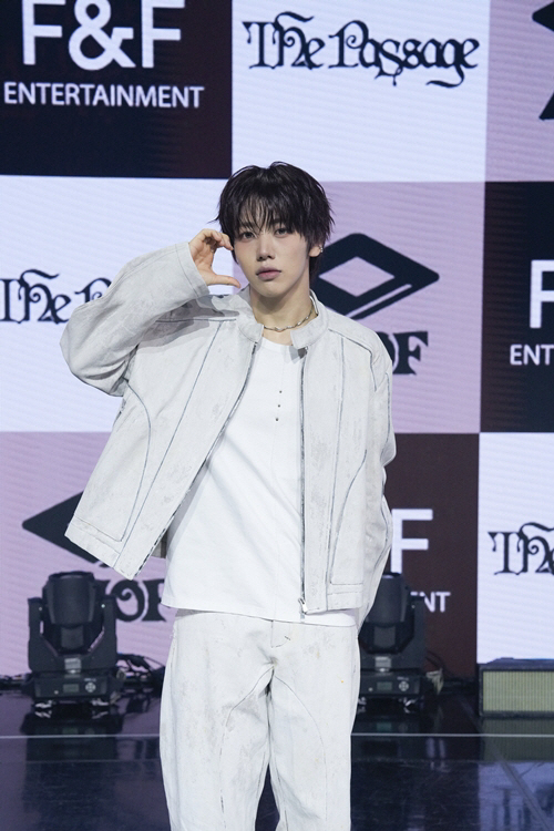 [SC현장] "2025 최고의 신인"…아홉, '러프 청춘'으로 그려낼 성…