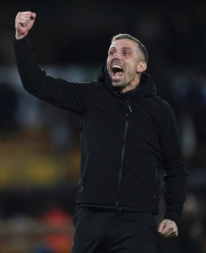 '좋다 말았네' 황희찬 '커리어 하이' 이끈 감독, 울버햄튼 복귀 무산.…