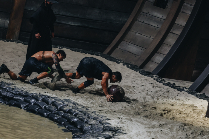 첫 탈락국 등장..'피지컬 : 아시아', 시그니처 공뺏기 2인전 돌입