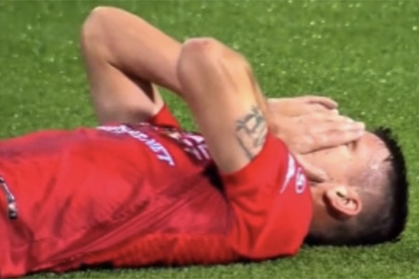 '축구계 안타까운 비극' 45세 감독, 전반 도중 심장마비 사망 충격…비…