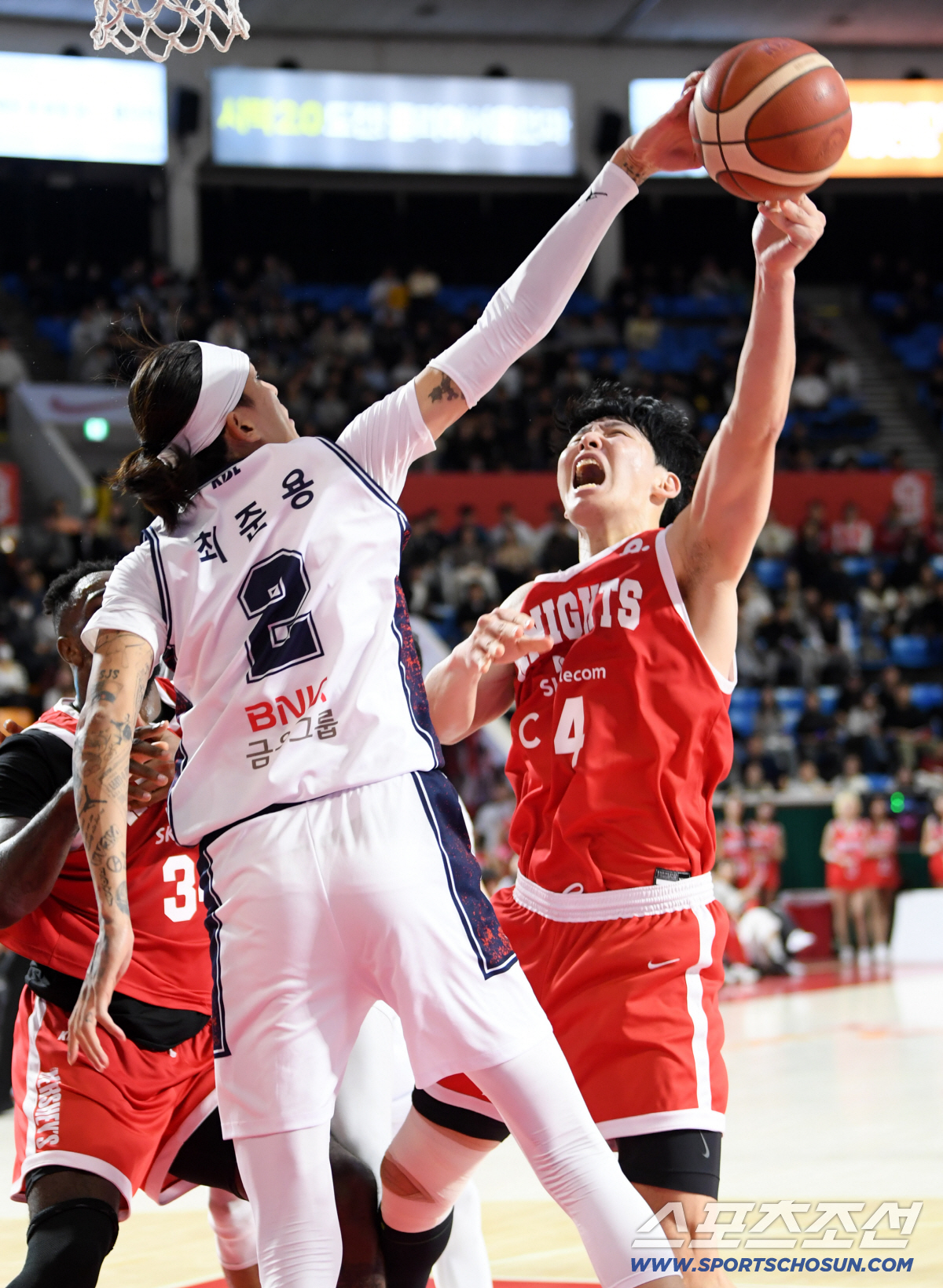 [포토] 최준용-최부경 '정면 승부'