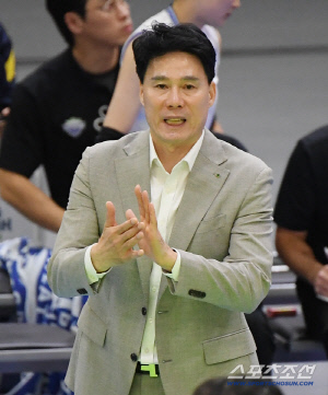 우려 딛고 1위 등극, 강성형 감독 