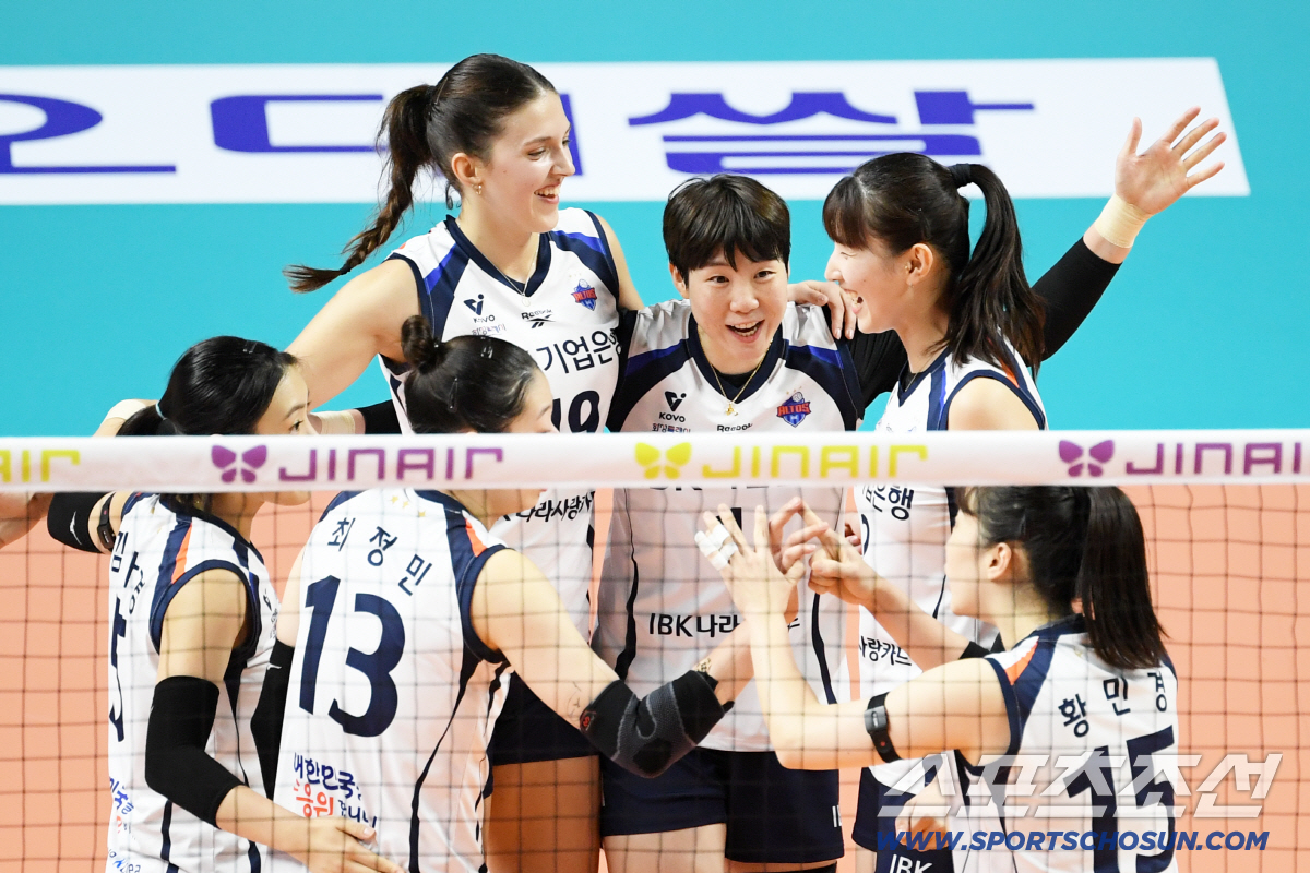 "수술하면 이대로 시즌 아웃" 21억 주고 야심차게 데려왔는데, 모든 게…