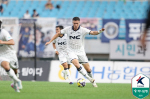 '수비는 완성' 이랜드, PO 진출 위한 마지막 퍼즐은 '외인 부활'