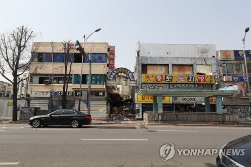 [촬영 조보희] 재개발 앞둔 종로4가 세운4구역 (서울=연합뉴스) 조보희 기자 = 재개발을 앞두고 폐쇄된 종로4가 세운4구역. 2022. 3.16