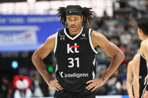 KBL, '공 안 던졌다' 힉스 주장 수용…반칙금 철회