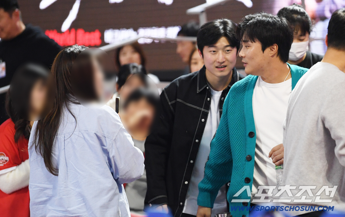 '하성킴 포즈 좀 취해봐' 팀 동료 마르셀 오즈나 넉살에 빵 터진 김하성…