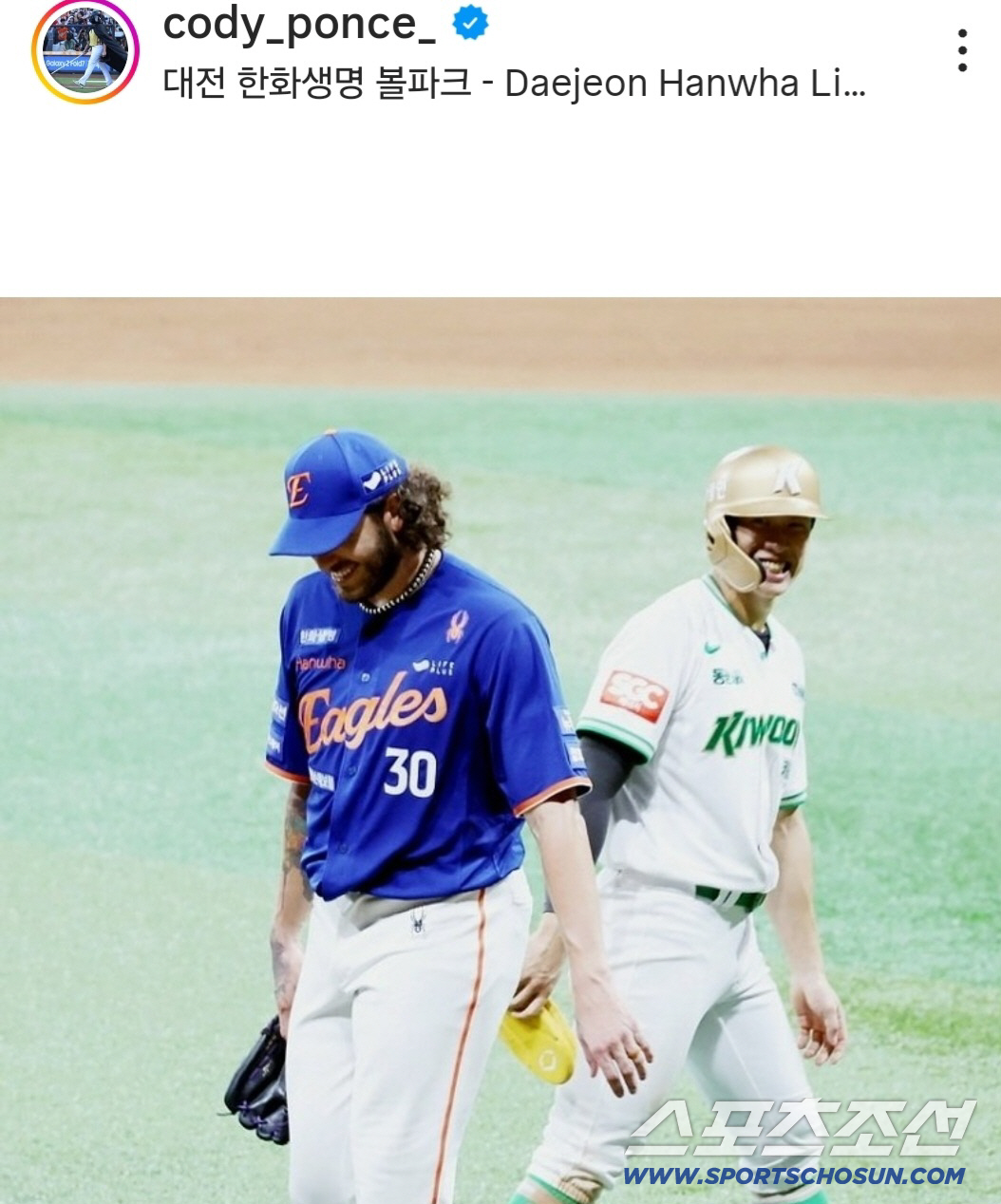 폰세의 SNS 추억. 최재훈, 문동주, 정우주... 그런데 송성문이 왜나…