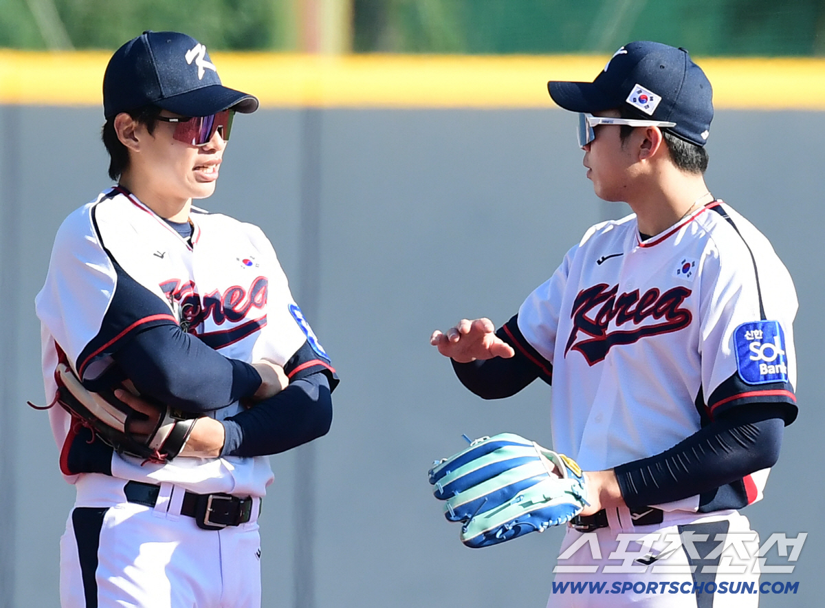 폰세의 SNS 추억. 최재훈, 문동주, 정우주... 그런데 송성문이 왜나…