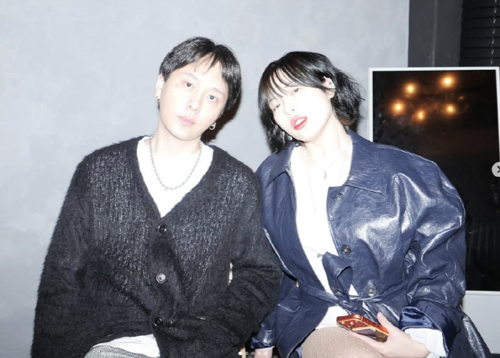 현아, 10kg 감량 후 ♥용준형과 당당한 키스…갸름해진 턱선