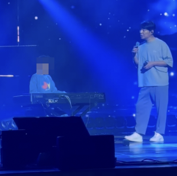 임창정 끼 물려받은 넷째 아들, 8세 아이가 아빠 콘서트서 피아노 연주[…