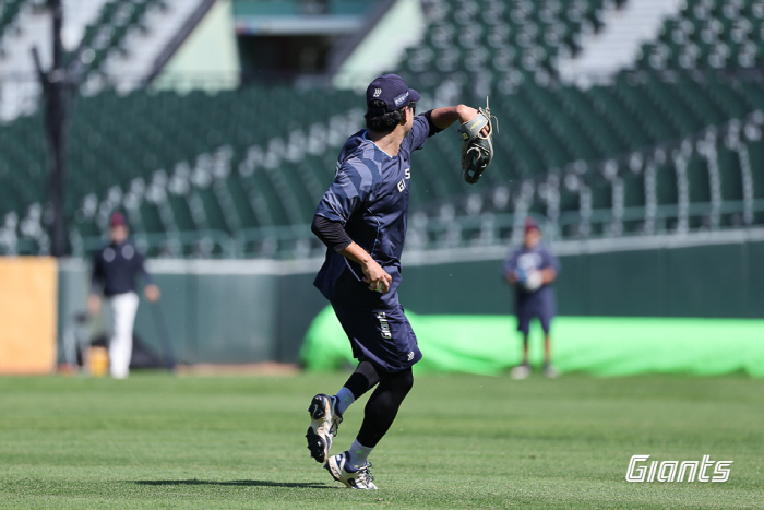 1년만에 홈런 18개→4개로 추락, '반짝' 오명 벗을까?…날개꺾인 손호…