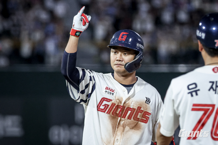 1년만에 홈런 18개→4개로 추락, '반짝' 오명 벗을까?…날개꺾인 손호…