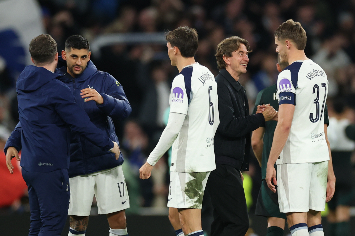 "Wow, Just Wow" 손흥민도 놀랐다, 판 더 펜 75m 환상골→…