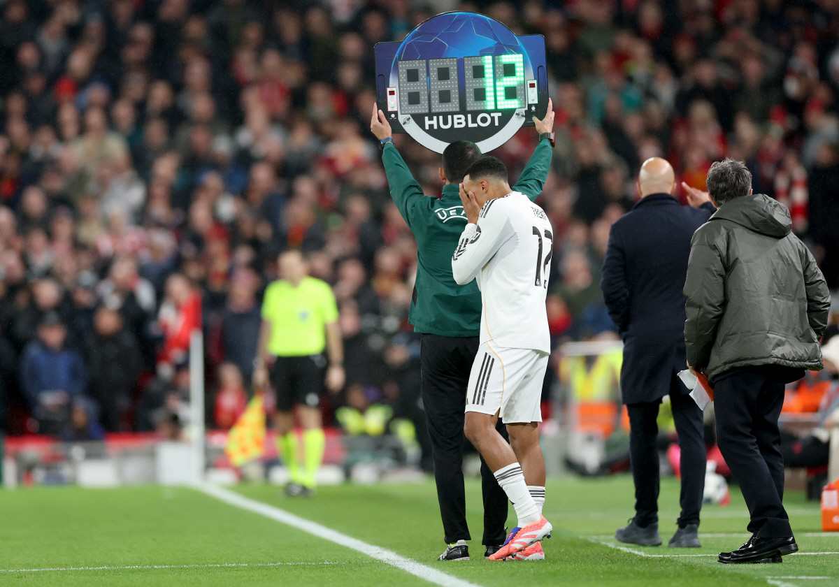 "잘가라 쥐새끼" '조롱+야유+폭언+패배' 종합 선물세트 받고 스페인 복…