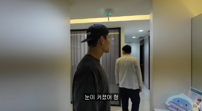 김종국, '인생 최초 시술' 커진 눈 자랑했는데..."눈 작아 승무원 자…