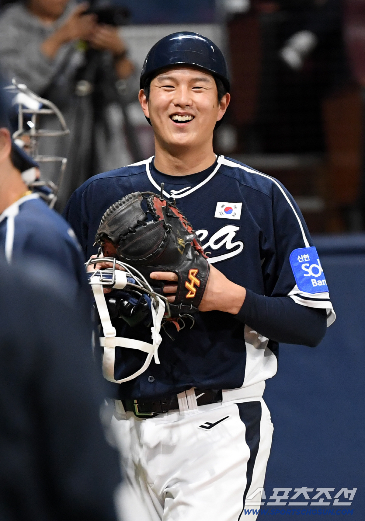 [포토] 조형우 '베테랑 선배들 수비에 감탄'