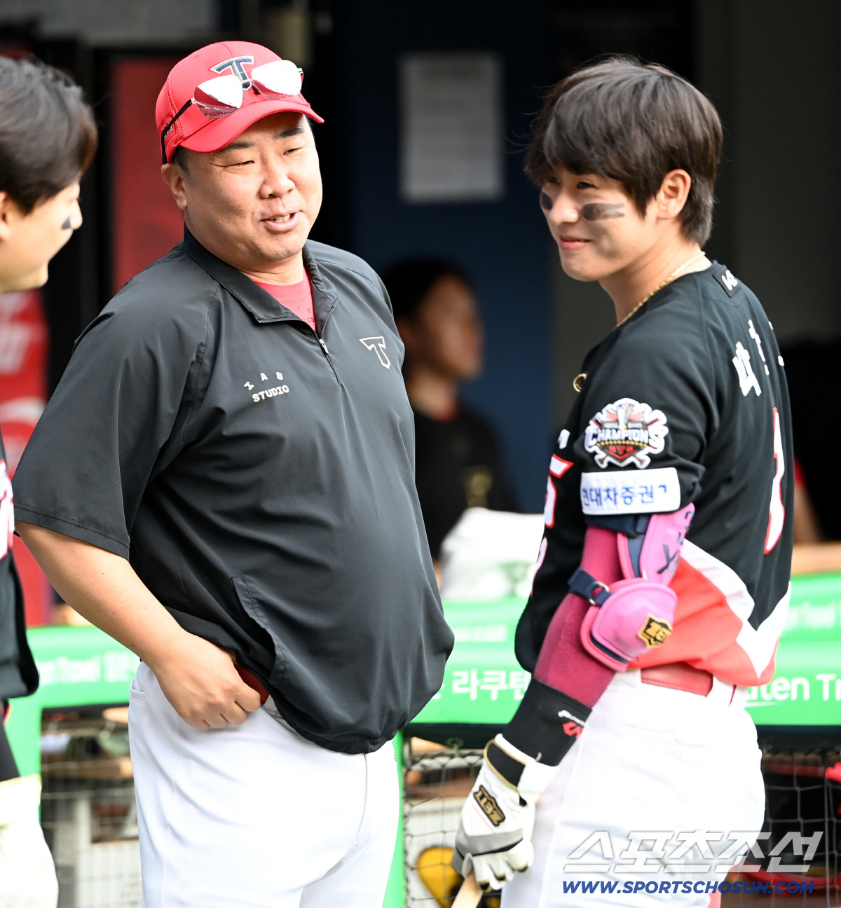'진짜 100억 넘길 기세' 최대어 인기 미쳤다, 감독은 속 탄다…"구상…