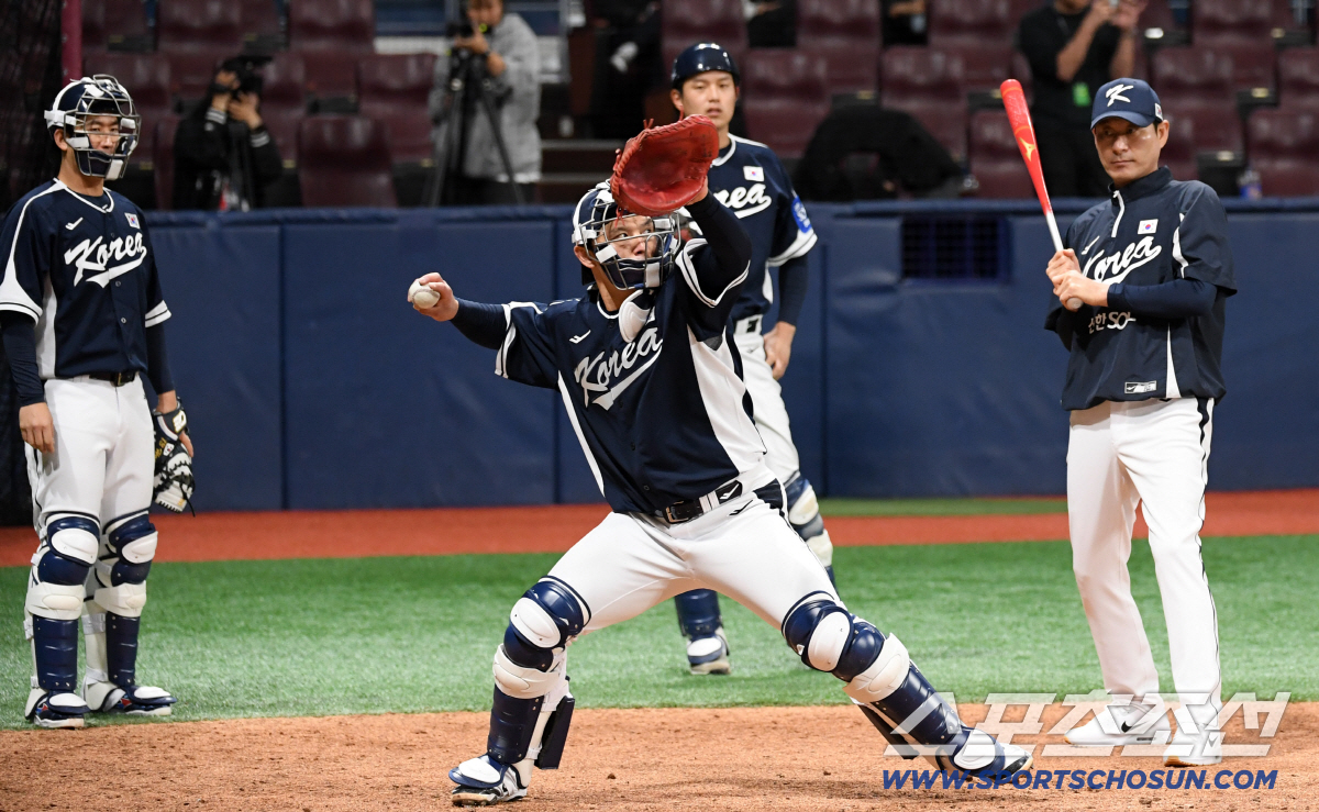 [포토] 포수 박동원 '2루주자 잡았다'