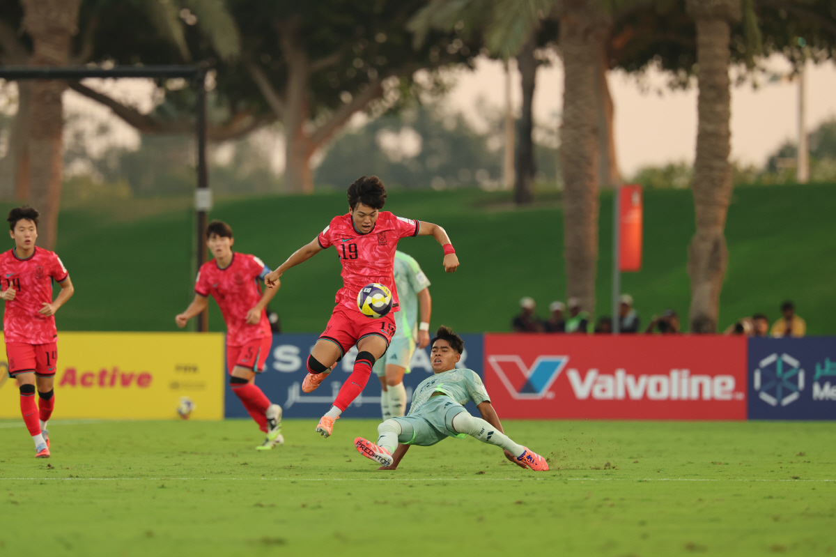 '韓 새 역사 썼다'→'골든보이' 이강인도 환호, U-17 대표팀 드디어…