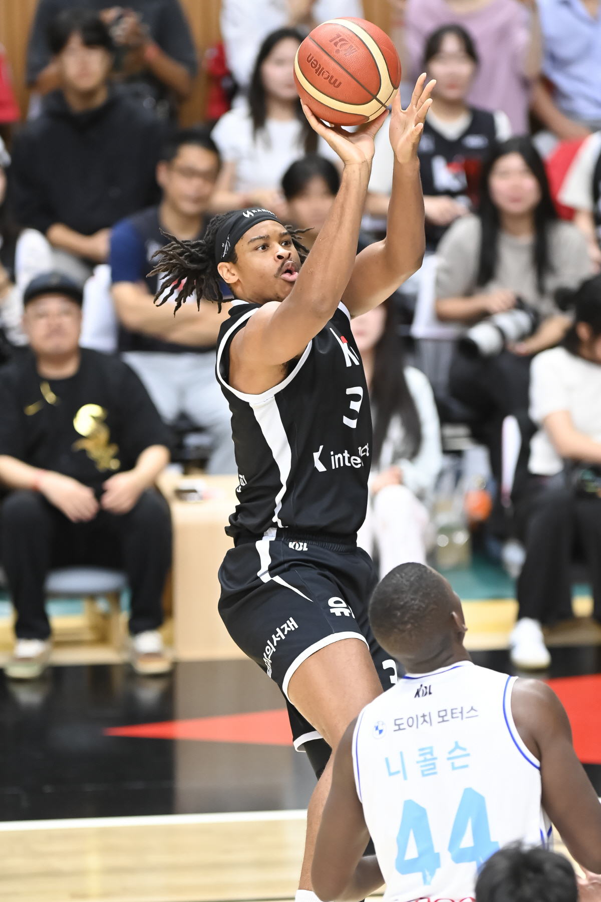 [공식발표]"공 안 던졌어요!" KBL, KT 힉스 주장 수용…반칙금 철…