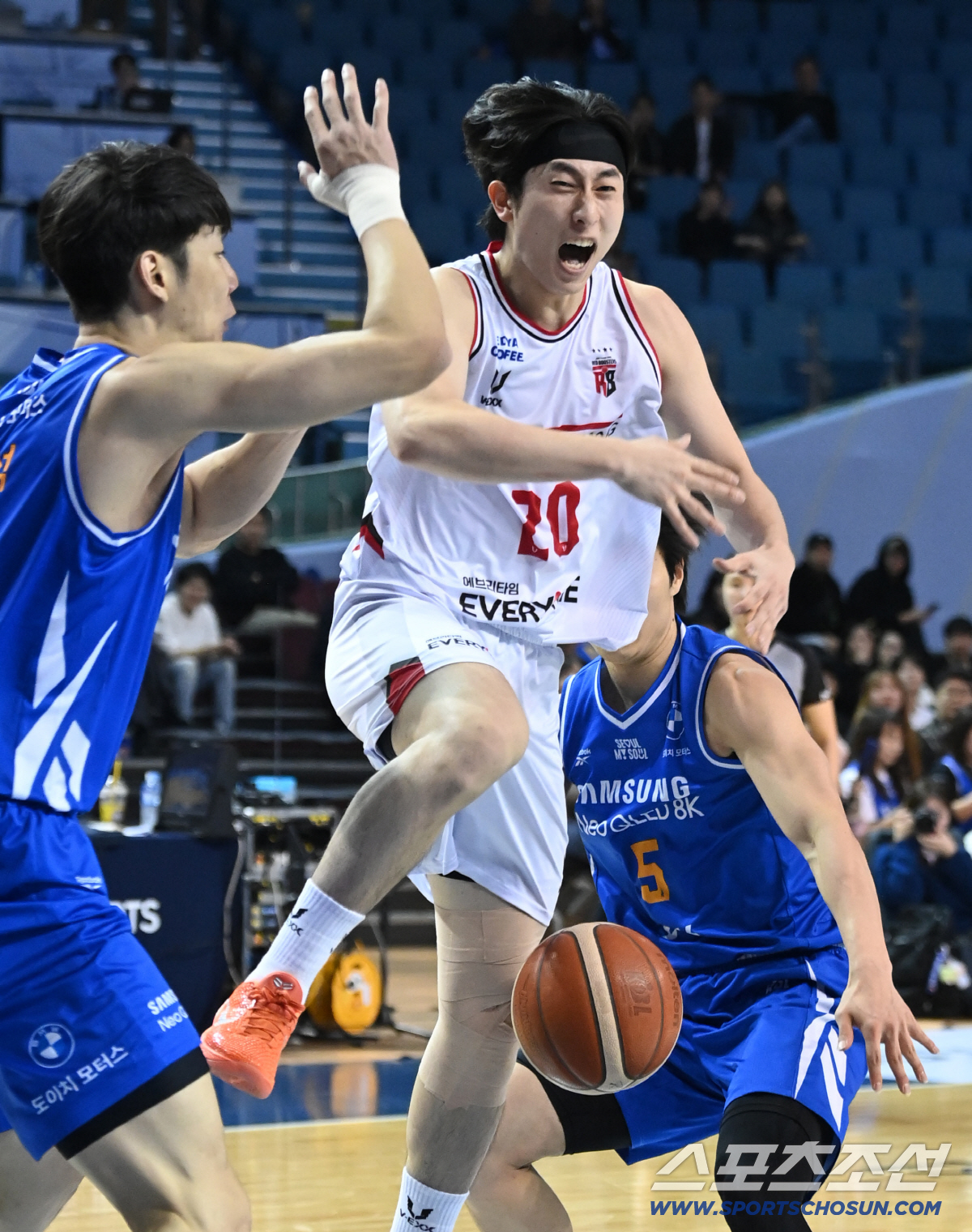 [포토] 소준혁, 누가 내 공을?