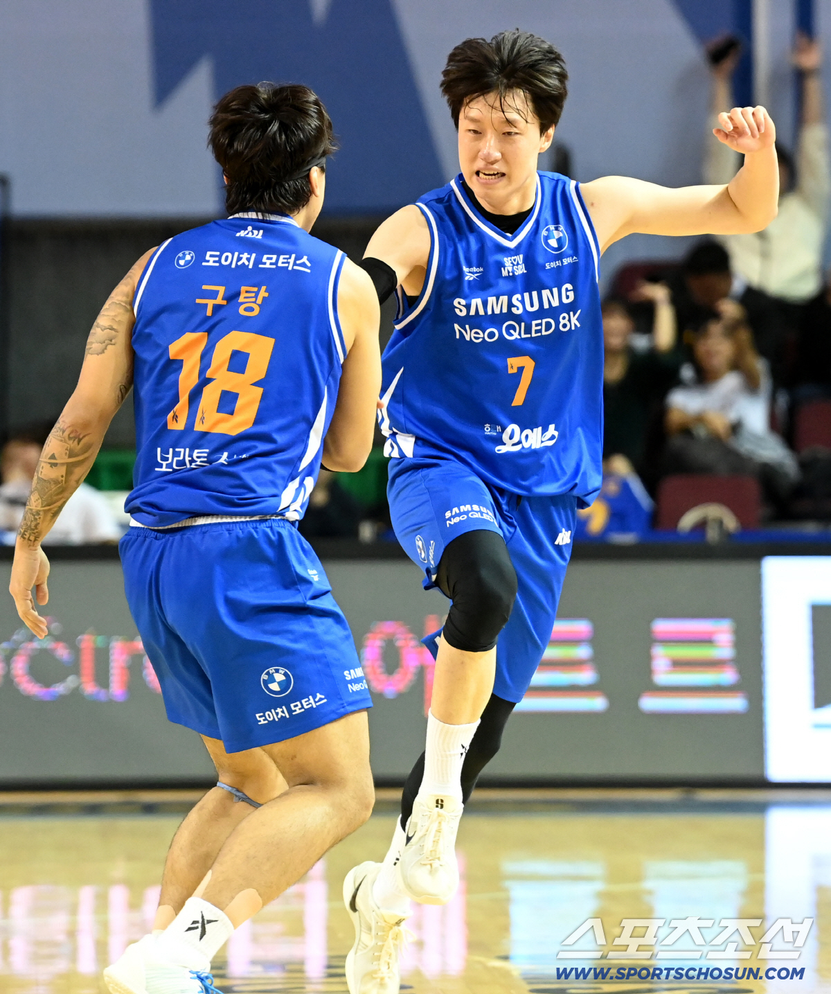 [포토] 득점 성공 최성모, 구탕과 함께 환호