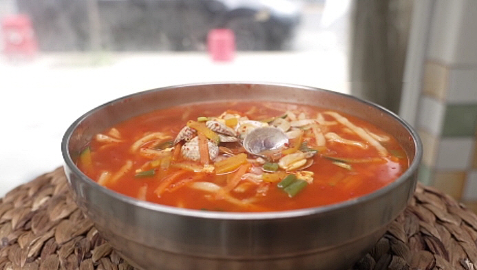 '새신랑' 곽튜브, 원래 이렇게 인기 많았나…충남 아산서 소녀 팬과 감격…