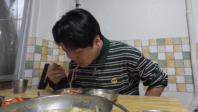 '새신랑' 곽튜브, 원래 이렇게 인기 많았나…충남 아산서 소녀 팬과 감격…