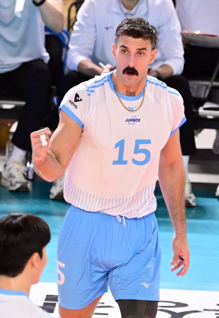 공격 성공률 63% 용병한테 잔소리를 하다니!! → 외국인 감독이라 가능한가