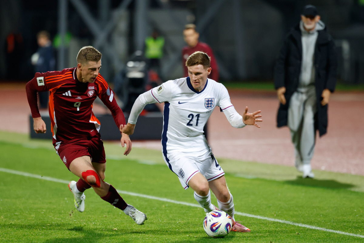 '해버지'의 위엄! 맨유 러브콜 받는 2300억원 특급 MF...英언론 …