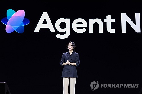 (서울=연합뉴스) 최수연 네이버 대표이사가 6일 서울 강남구 코엑스 그랜드볼룸에서 열린 단25(DAN25) 콘퍼런스에서 발표하고 있다. 2025.11.6 [네이버 제공. 재판매 및 DB 금지] photo@yna.co.kr