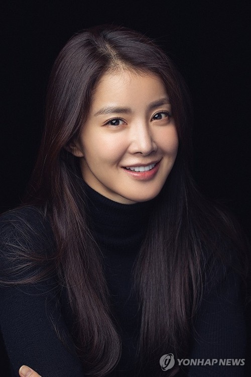 배우 이시영, 전 남편 냉동배아로 임신한 둘째 딸 출산