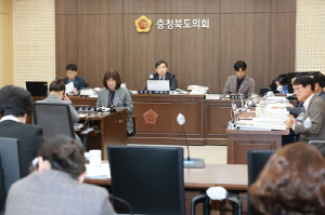 충북도의회 정책복지위, 양성평등가족정책관·기획조정실 행정사무감사 실시