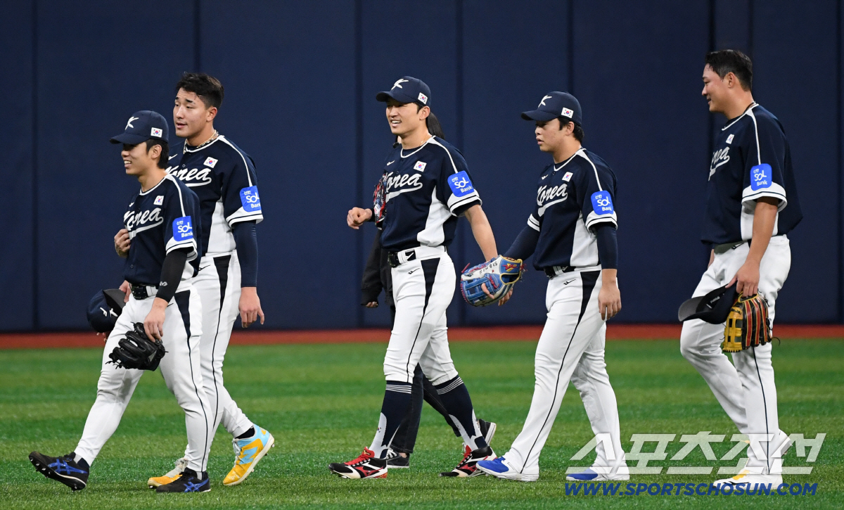 '안타 도둑과 드디어 대면' 태극마크 달고 만난 박해민과 문현빈, 수비 …