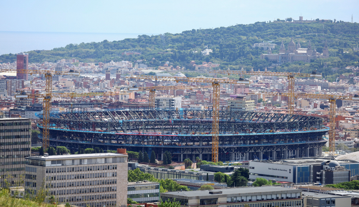 '대충격' 바르셀로나, 캄프누 복귀 또 막힐 위기..."치명적인 질병 발…