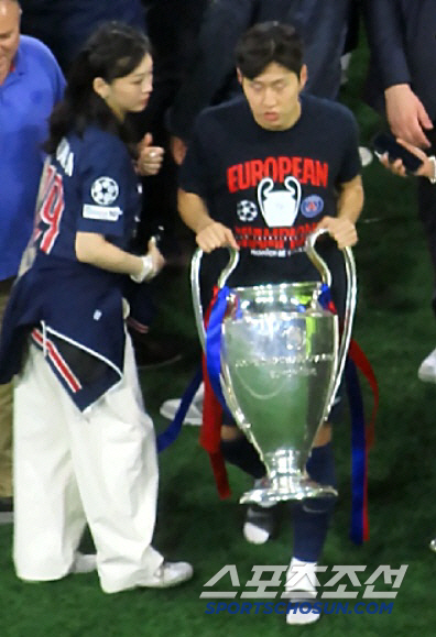 이강인♥두산家 여친, ‘애정전선 이상無’…초럭셔리 파리 데이트 포착