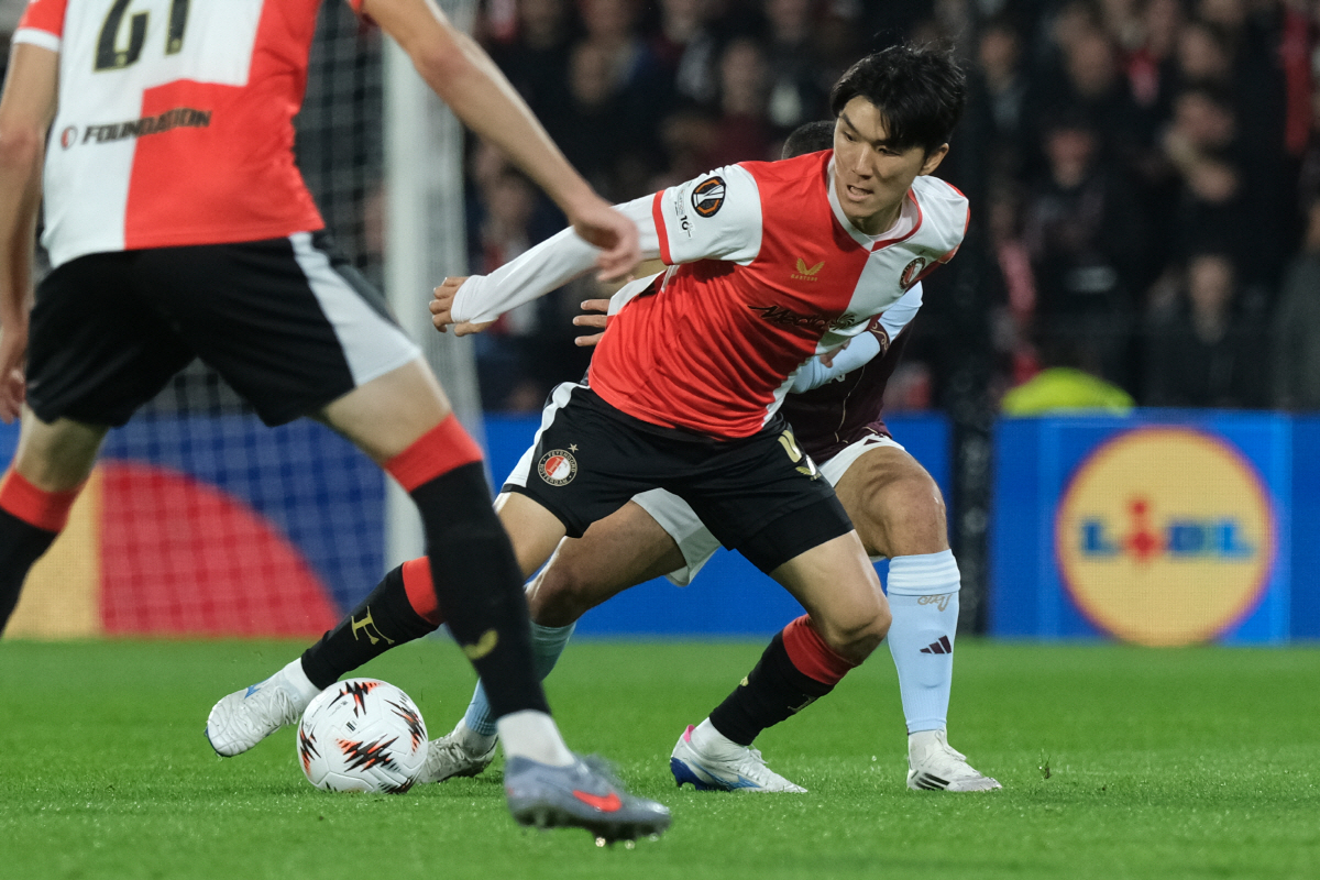 판페르시 '오피셜' 공식발표...홍명보호 날벼락 맞았다, 핵심 '중원 사…